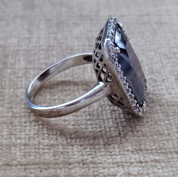 Rectangular Multi Faceted Deep Red Glass Silver Ring - Picture 5 of 15